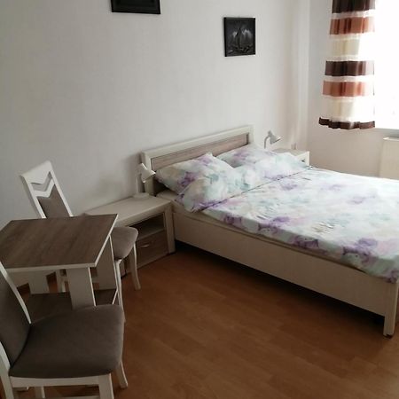 Roza Apartment Zelistrzewo Bagian luar foto